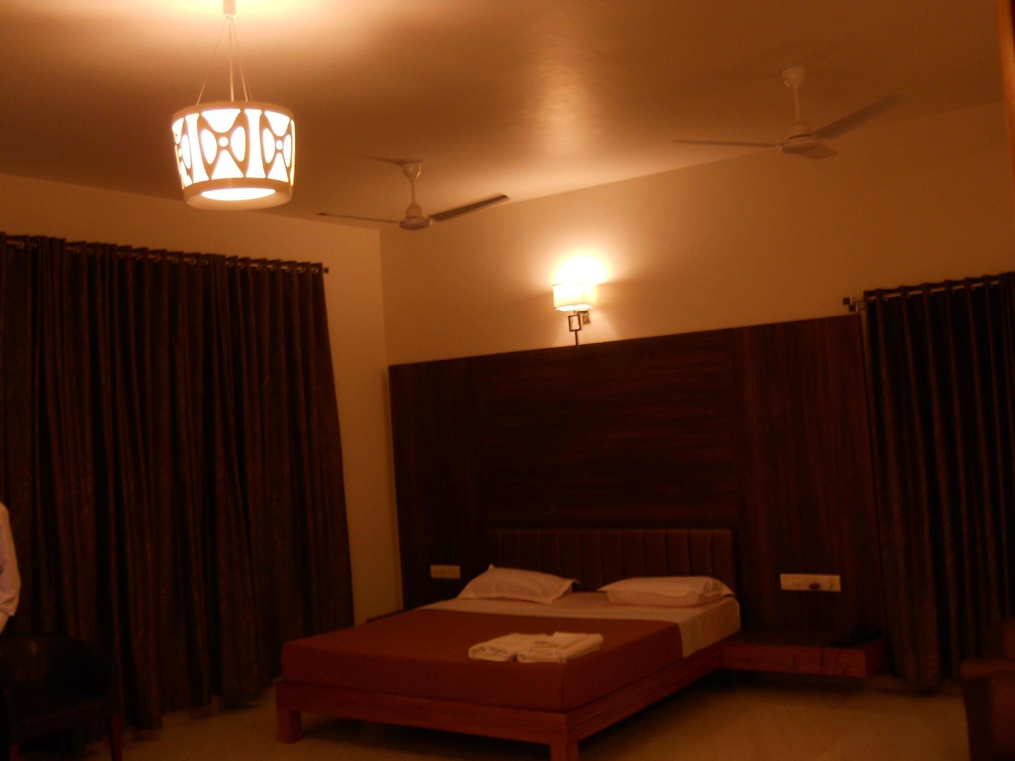 Hotel Grand 3D Bhuj Exterior photo